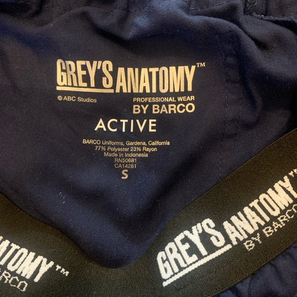 GREYS ANATOMY SCRUBS - Picture 3 of 3